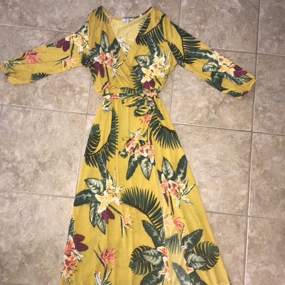 iris Dresses & Skirts - NEW Iris Tropical 🌴 Maxi Dress